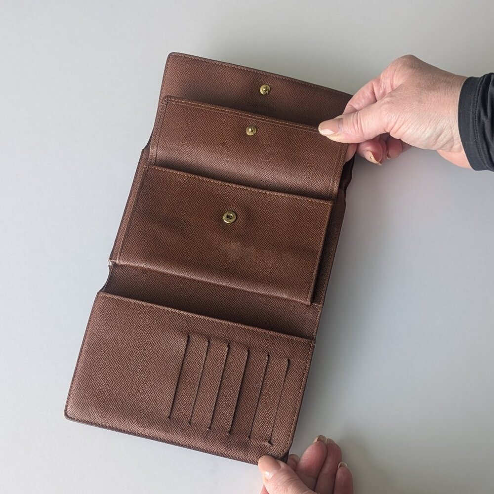 Louis Vuitton iconic Monogram Wallet - Picture 7 of 9